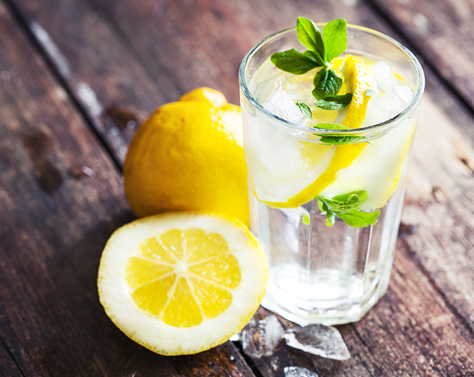 Dúvidas sobre água com limão: confira 8 informações importantes