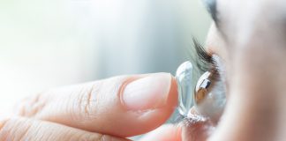 Casos de cegueira por uso de lentes de contato triplicam em 5 anos