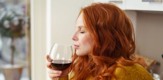 Estudo conclui que beber vinho pode matar células de câncer